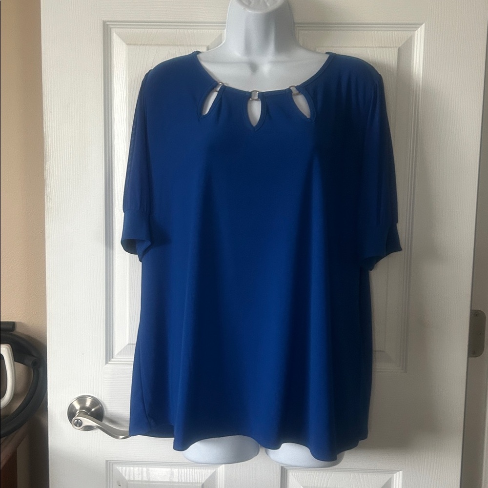 NY Collection.  Chic Women's Royal Blue Keyhole Blouse EXCELLENT CONDITION. nwot